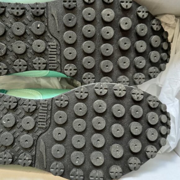 RARE Puma x Pokemon Bulbasaur Ivy/Holiday Size 5.5. - Picture 4 of 5